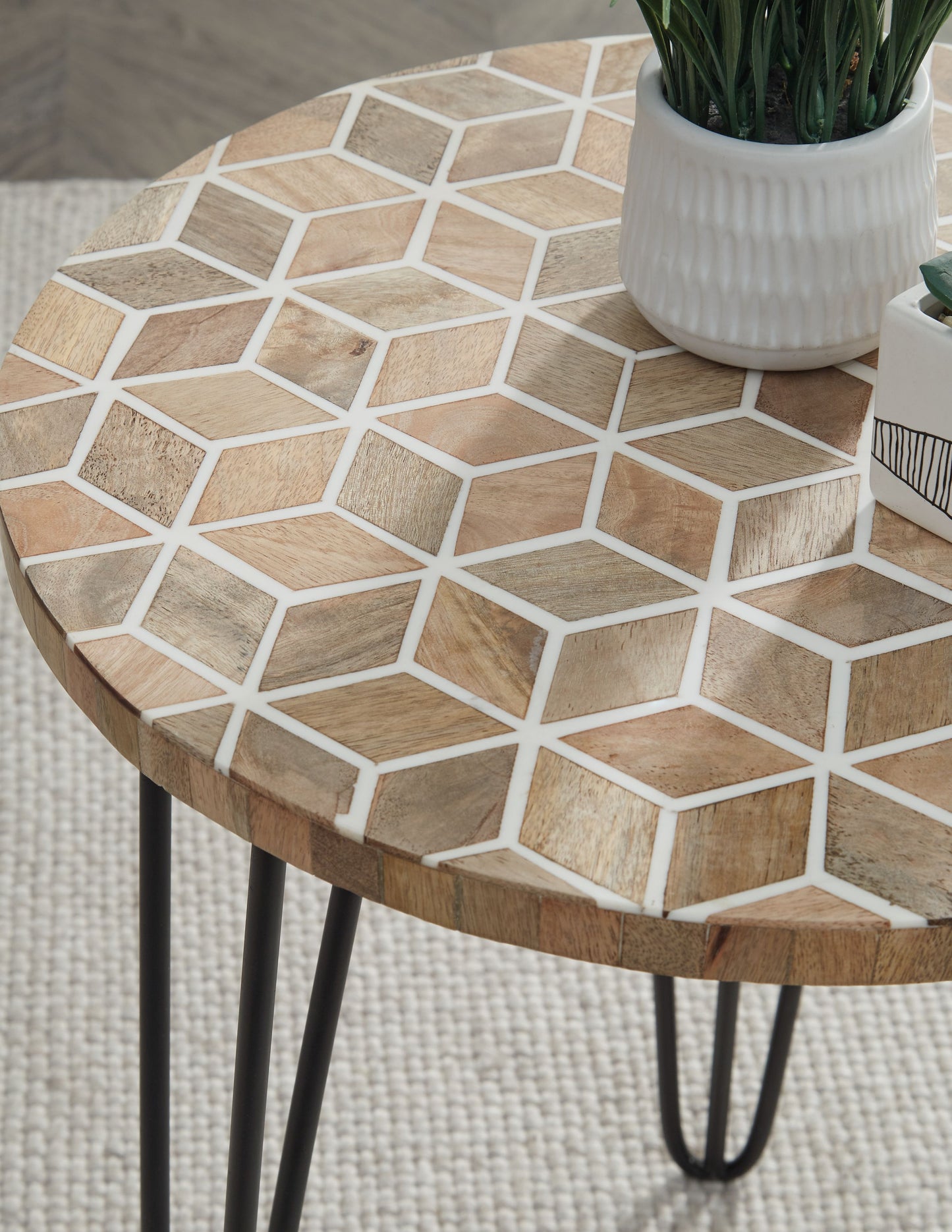 Drovelett - White / Light Brown - Accent Table