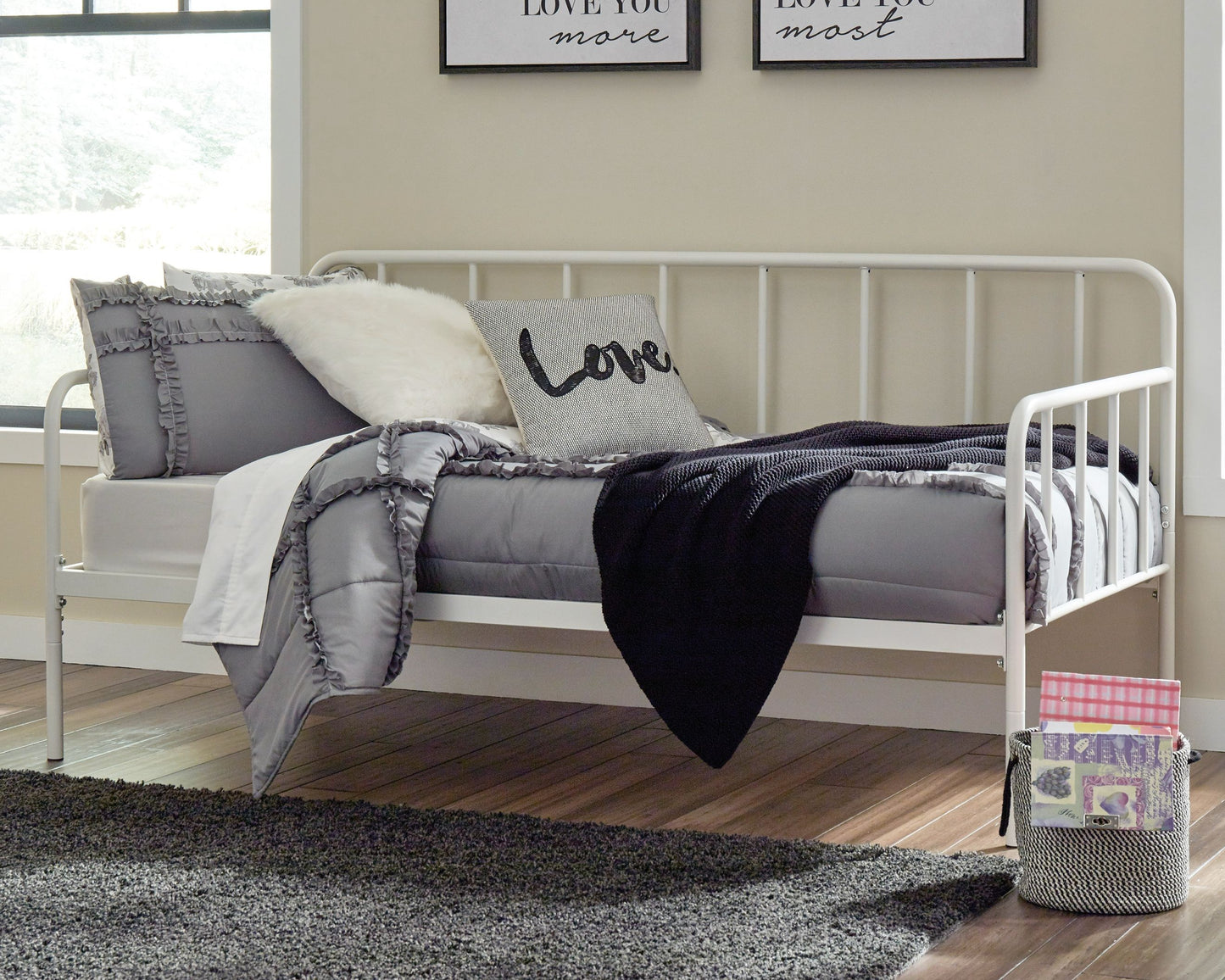 Trentlore - Day Bed