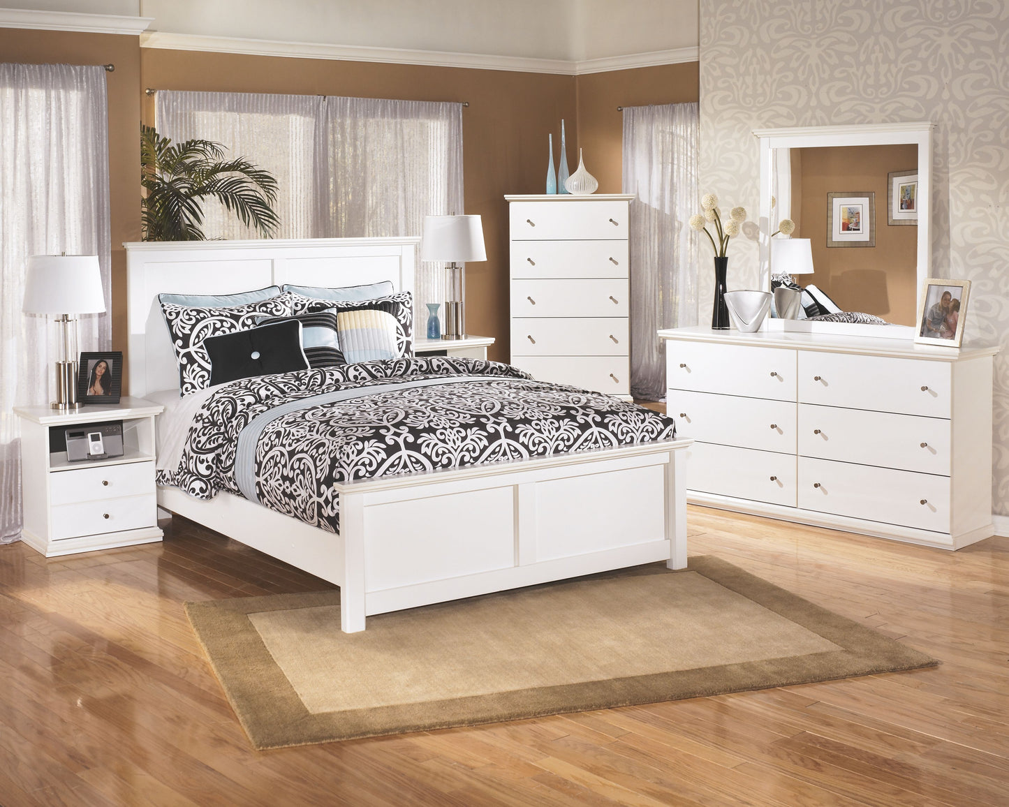 Bostwick - White - Five Drawer Chest