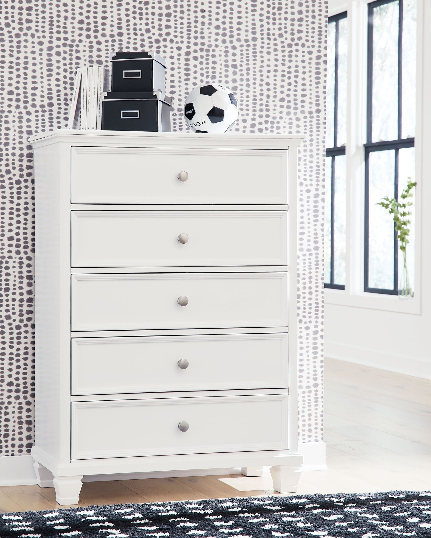 Fortman - White - Five Drawer Chest