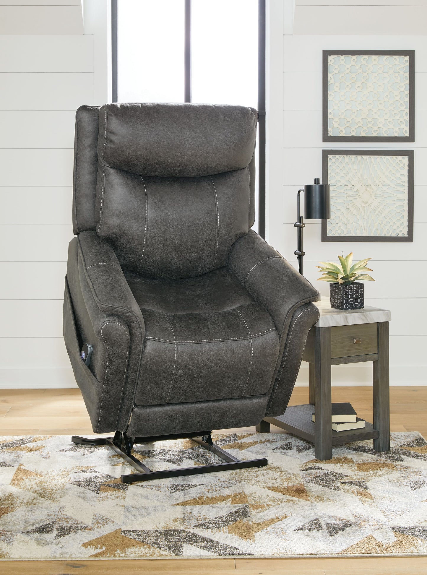 Lorreze - Power Lift Recliner