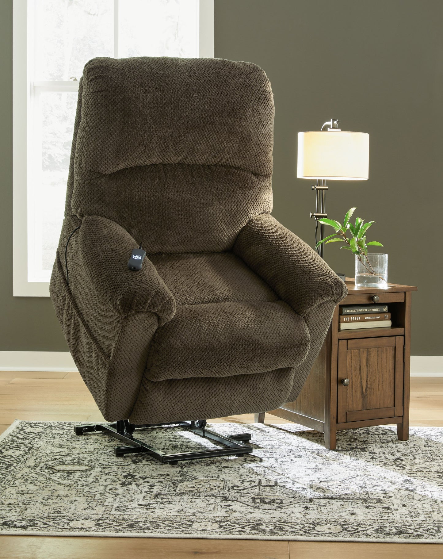 Shadowboxer - Power Lift Recliner