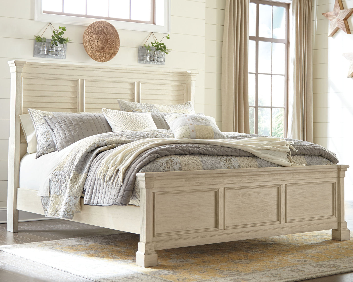 Bolanburg - Louvered Bedroom Set