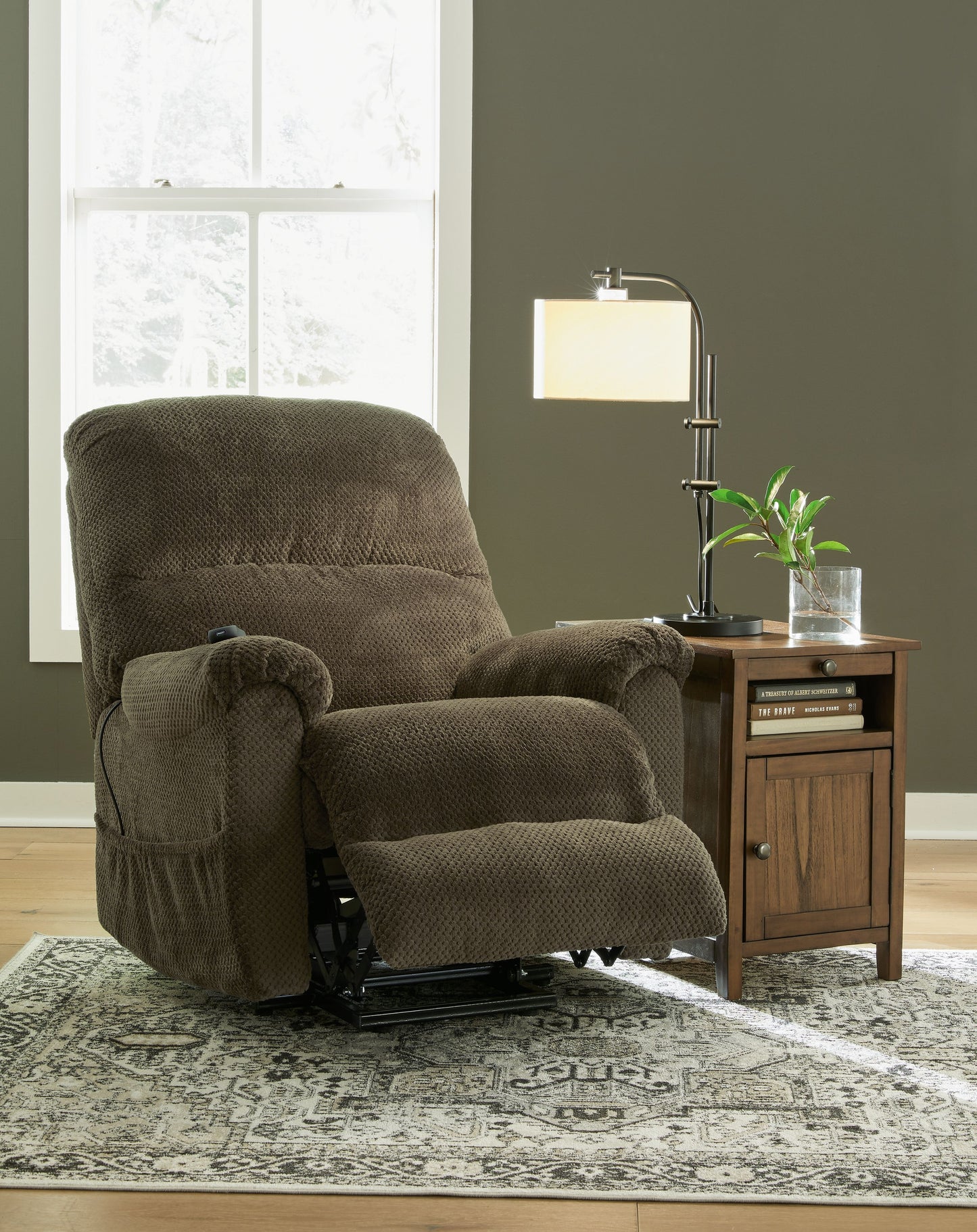 Shadowboxer - Power Lift Recliner