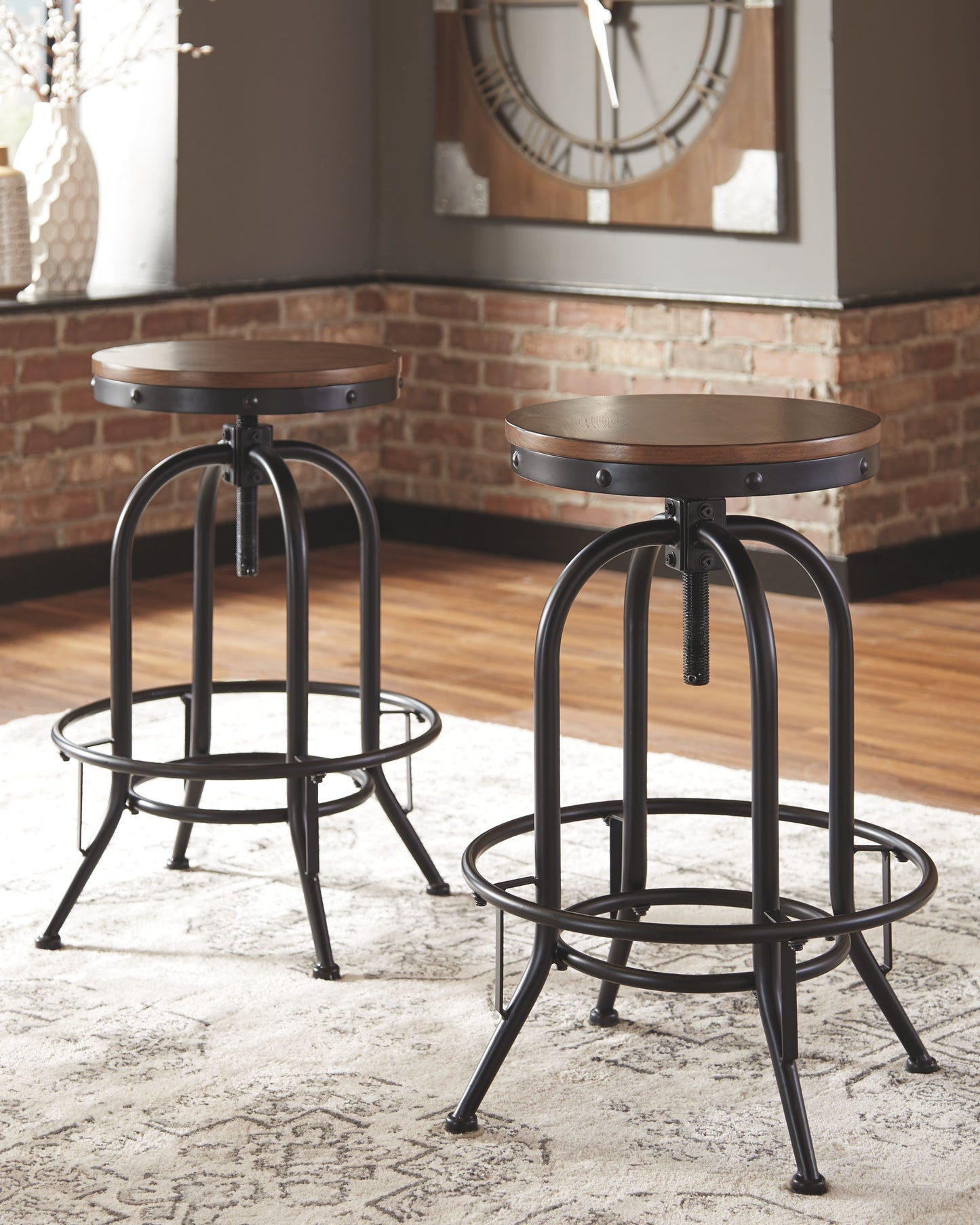 Valebeck - Swivel Barstool (Set of 2)